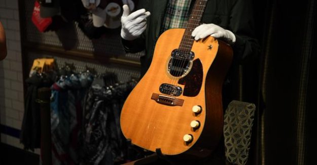 The legendary guitar of Kurt Cobain sold for $ 6 million