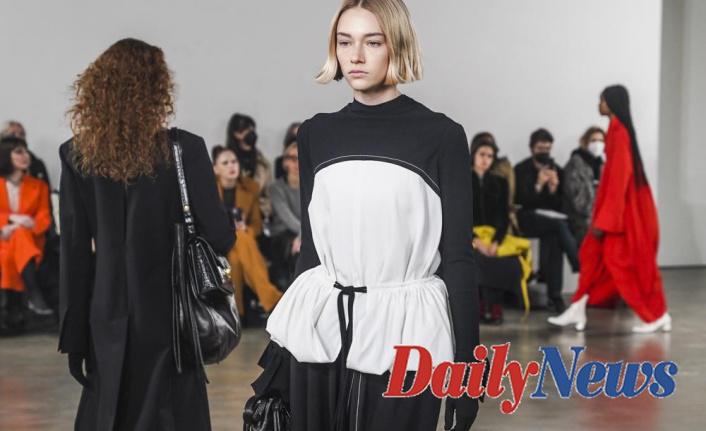 Proenza Schouler offers live music and deconstructed knitwear