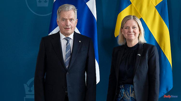 Documents submitted in Brussels: Sweden and Finland apply for NATO membership