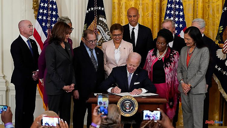 On the anniversary of George Floyd's death: Biden enacts new reform for US federal police