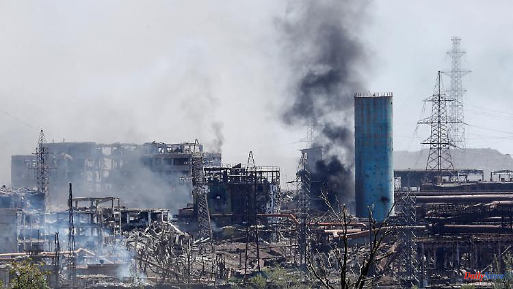 Only half have surrendered so far: Separatists suspect there are still 1,000 fighters in the Azov steelworks