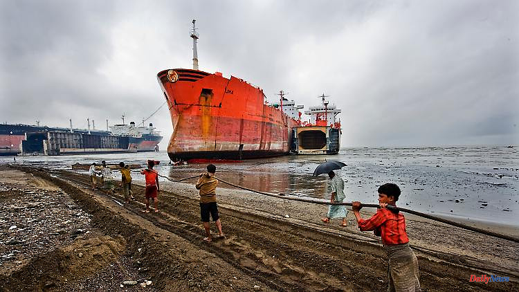 Old ships to Asia: Shipping companies are said to have cheated when scrapping