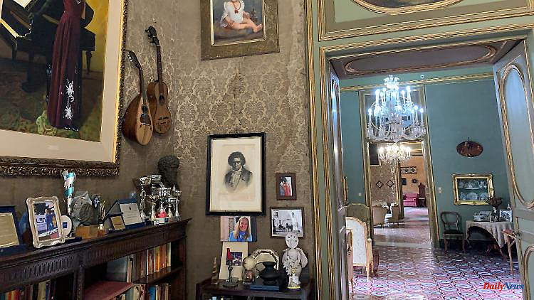 Life in the Sicilian palace: when the countess has to look at the numbers