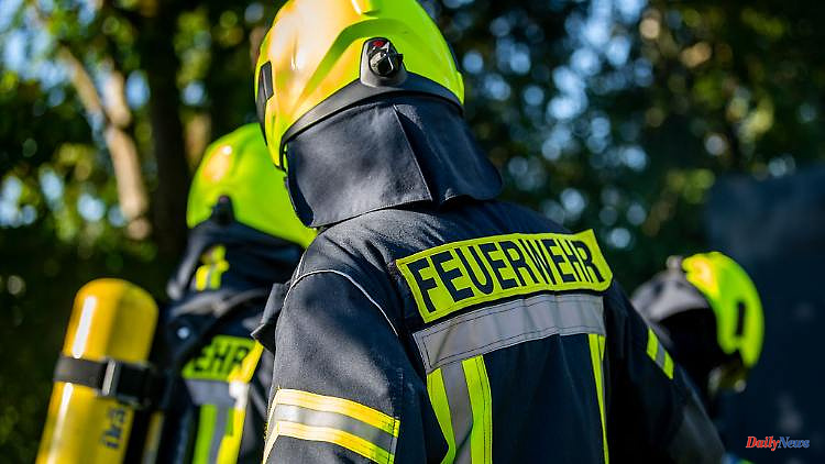 Baden-Württemberg: Fire in an apartment building: two firefighters injured