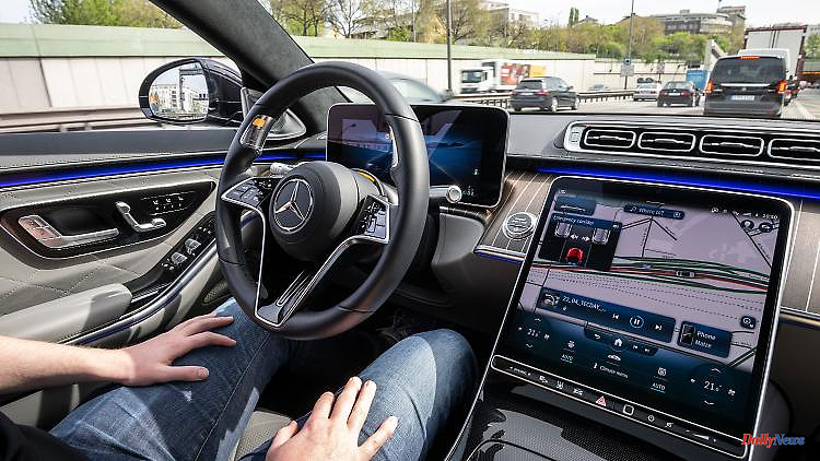 "Lean back!": Mercedes drives autonomously on the Autobahn