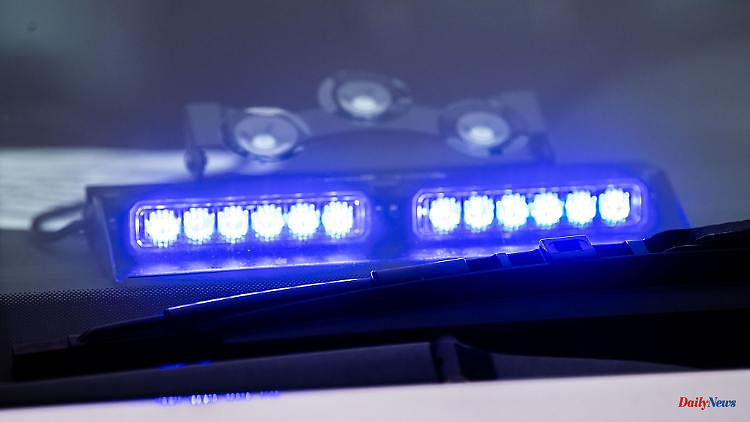 North Rhine-Westphalia: 17-year-old crashes into fence: critically injured