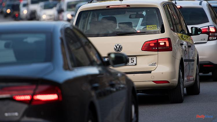North Rhine-Westphalia: Drivers turn due to traffic jams on the Autobahn
