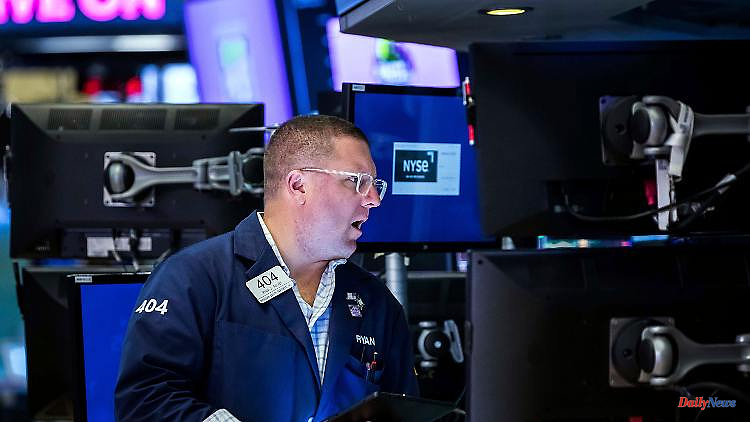 Wall Street experiences gloomy day: Dow Jones almost four percent in the red