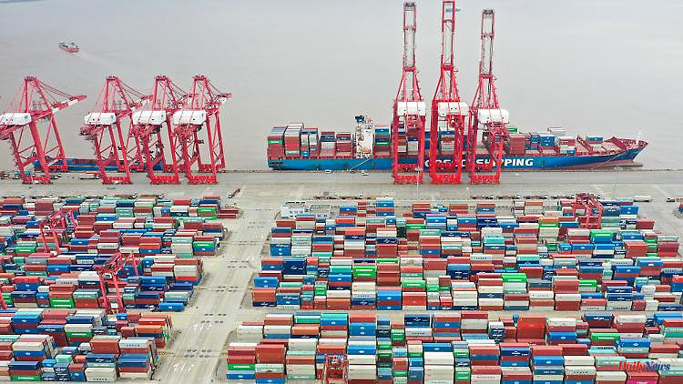 "Drastic" consequences for trade: Shanghai lockdown exacerbates supply bottlenecks
