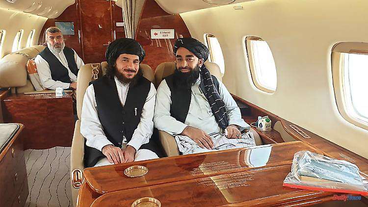 Return flight in a Taliban private jet: Afghanistan welcomes Guantanamo prisoners like heroes
