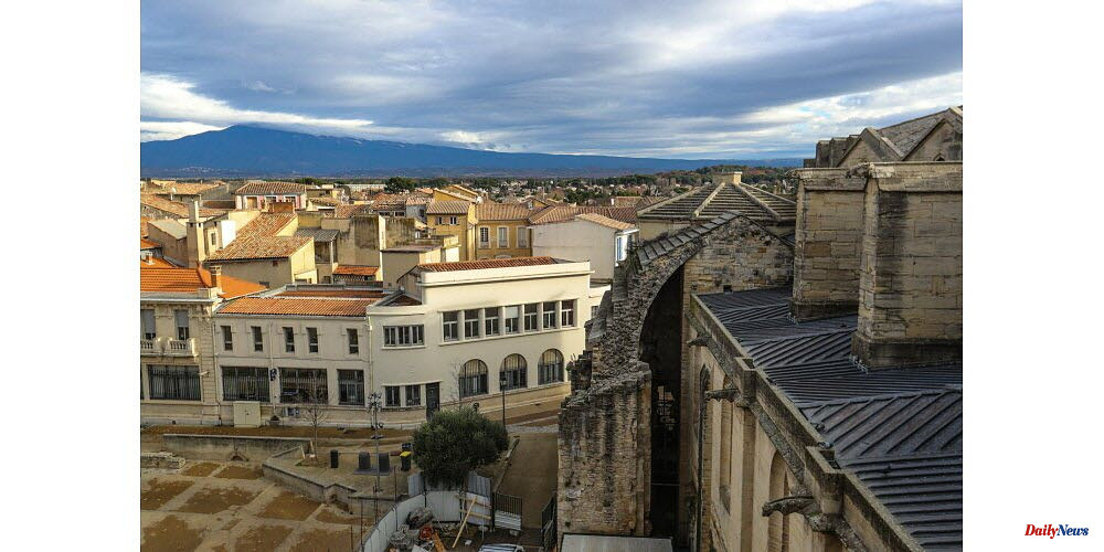 Carpentras. He had robbed the police from hiding in his attic. Two years in prison