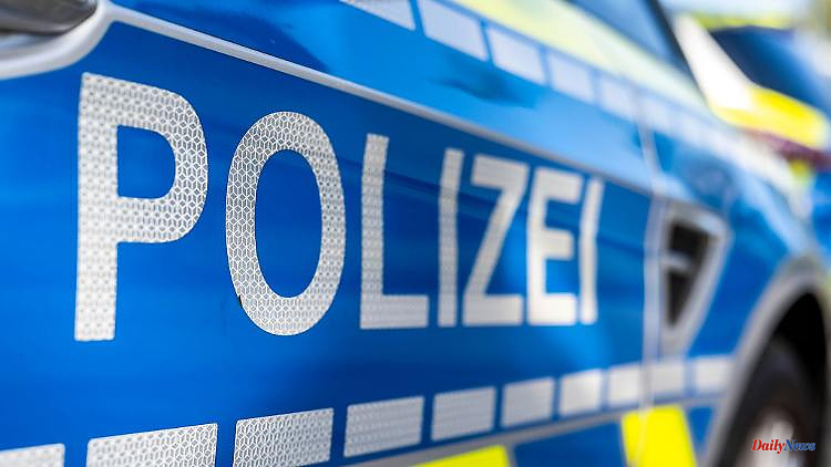 Baden-Württemberg: Stork crashes into motorcyclists