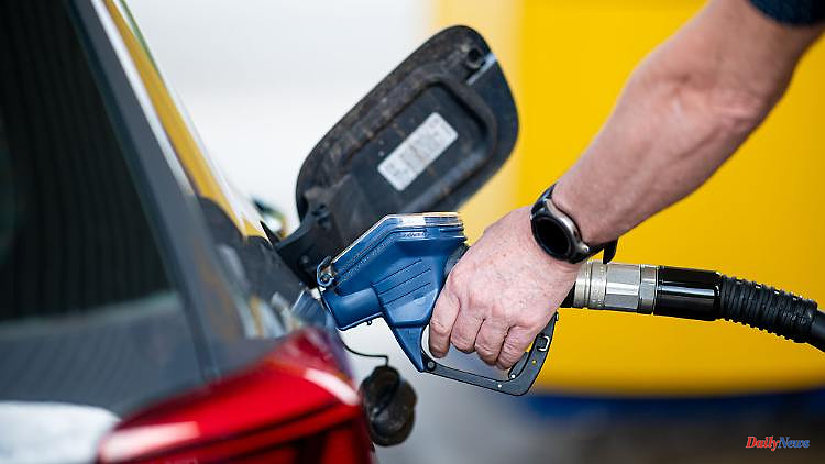 Crude oil prices have been falling for some time: Gasoline prices are finally giving way