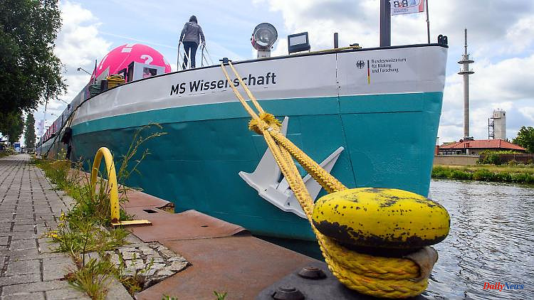 North Rhine-Westphalia: "MS Wissenschaft" cruises through NRW: five stops