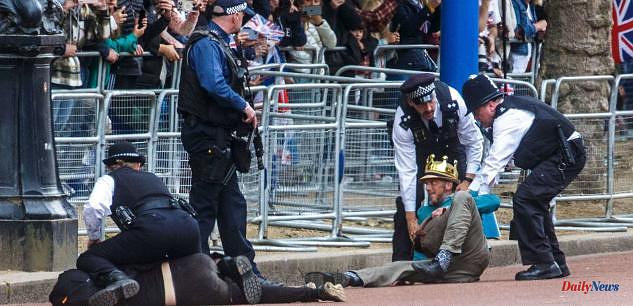 After trying to disrupt Queen Elizabeth II Jubilee Parade, animal rights activists were arrested