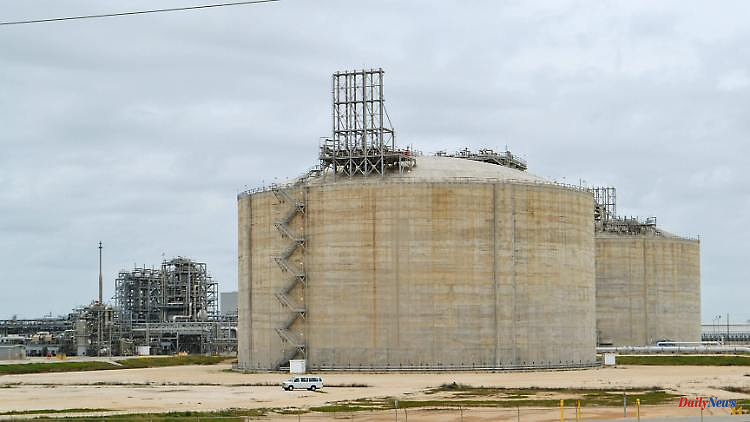 FBI investigates after explosion: LNG factory in Texas closed until September