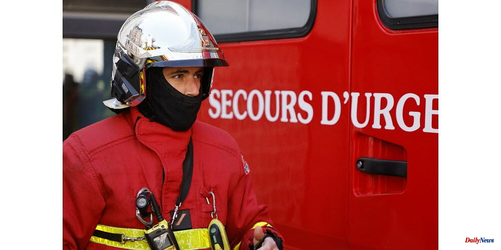 Val de Marne. In Vincennes, a building is partially falling. Emergency services are on-site
