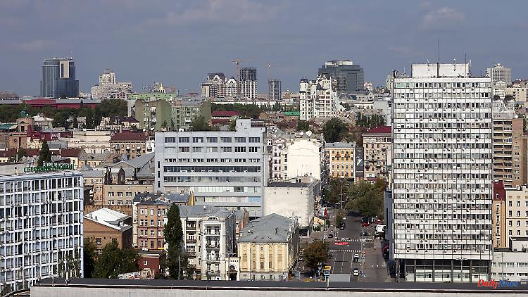Fire in residential complex: Explosions shake downtown Kyiv