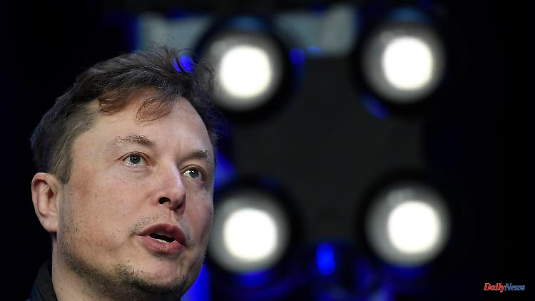 Takeover not yet through: Musk is already announcing job cuts on Twitter