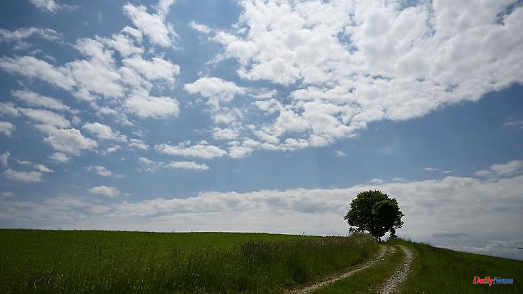Thuringia: Summery warm weather but lots of clouds in Thuringia