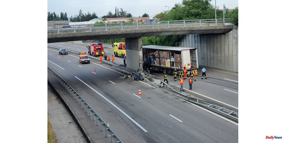 Drome. Three people were injured in a truck accident at Lacra. Traffic was cut for several hours