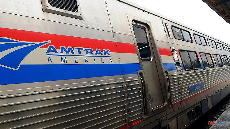After a collision with a truck, a train with 240 passengers derailed in the USA