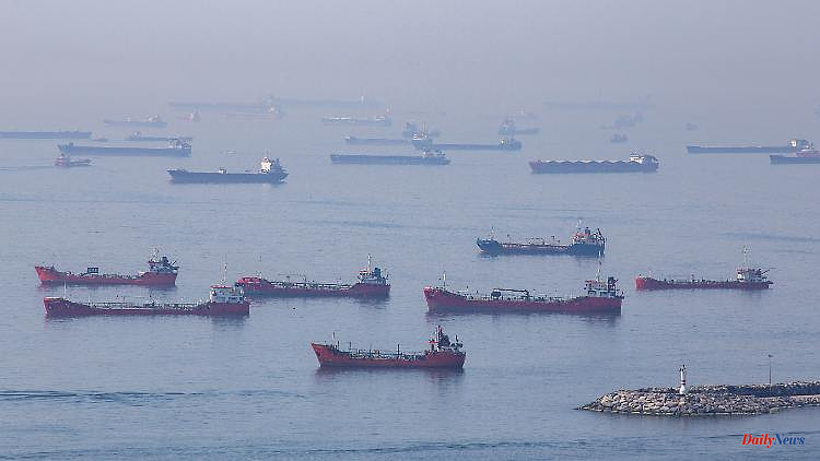 Loophole for shipping traffic: trade on the Bosphorus is thriving despite sanctions