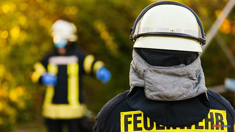 Baden-Württemberg: Burning truck in the ditch: gas cylinders explode