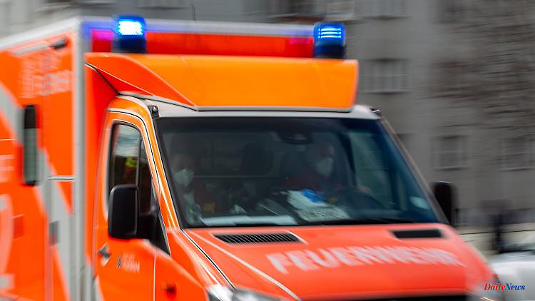 Mecklenburg-Western Pomerania: car crashes into police car: woman and child injured