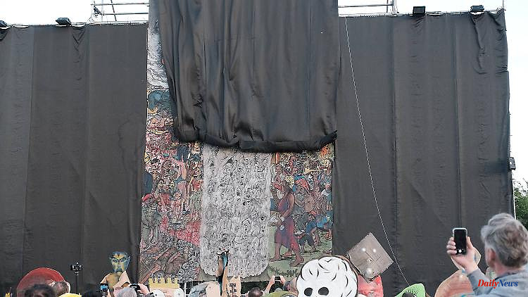 Anti-Semitic symbolism: Scandal banner on Documenta is being dismantled