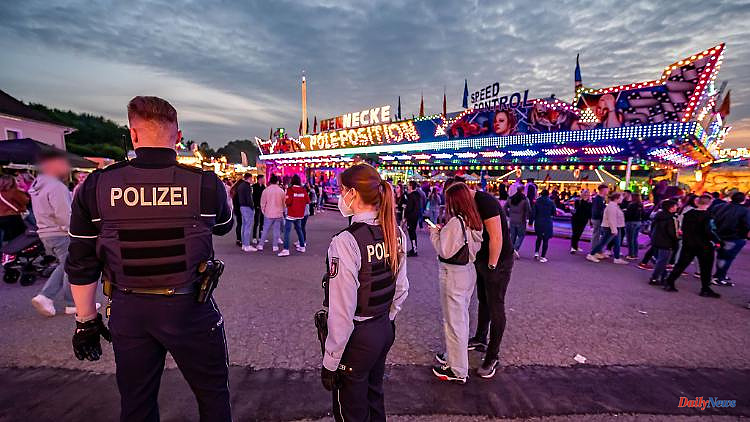 North Rhine-Westphalia: shot at the fair: police with sniffer dogs on the go