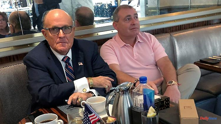 Illegal campaign donations: Giuliani confidant Parnas goes to jail