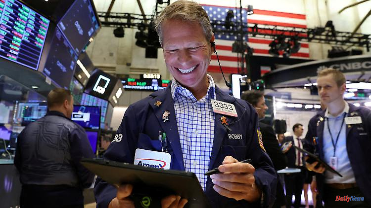 Bonds on the up: Wall Street starts the week recovered