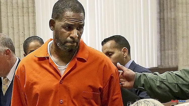 "Danger to the public": R. Kelly should be in prison for at least 25 years