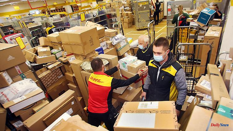 No advantage when buying online: Higher costs - DHL raises package prices