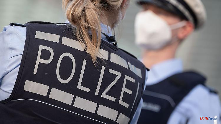 North Rhine-Westphalia: Police find weapons, drugs and money in suspects