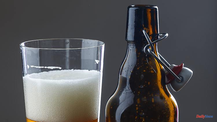 A small bottle a day: beer affects the intestinal flora of men