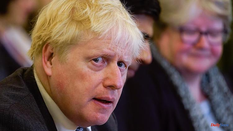 "Partygate", Rwanda, Northern Ireland: Dead cats keep Boris Johnson in office