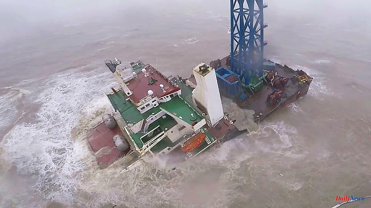 Disaster in the South China Sea: Ship caught in typhoon and breaks in two