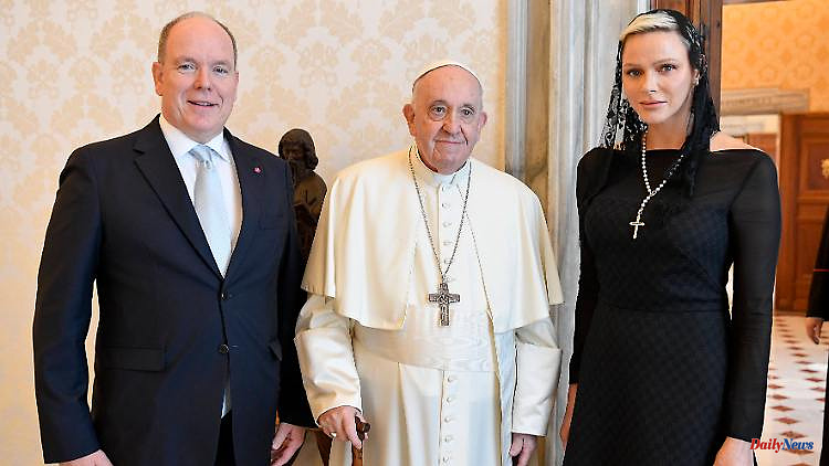 Private audience in the Vatican: Albert and Charlène visit the Pope
