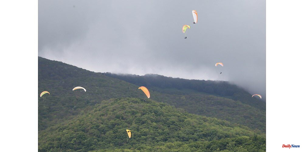 Savoy exit. 60 paragliders at the Bauges, July 16-17