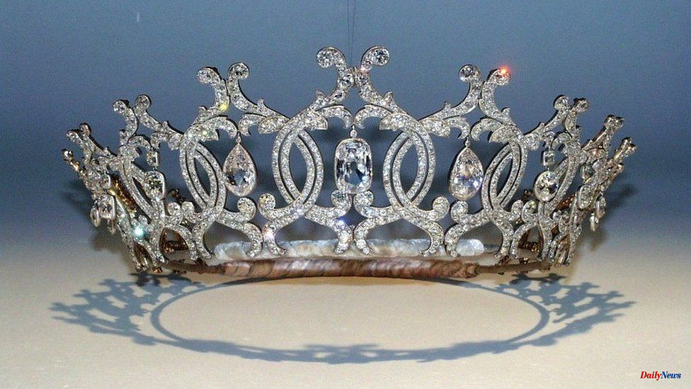 Portland Tiara Theft: A plastic bag was 'blown open' by a woman who bought a Tiara in Portland