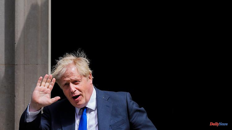 Prime Minister throws out Minister of Construction: Johnson is desperately clinging to power