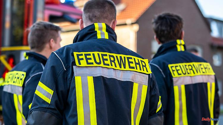 Baden-Württemberg: a drunk man falls from the roof: the fire brigade saves the companion