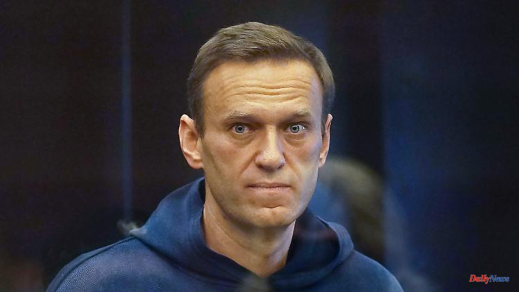 Kremlin critic reports from prison: Navalny has to sit for hours under Putin's portrait