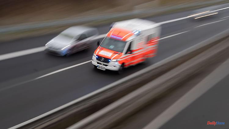 Baden-Württemberg: Two seriously injured after overtaking and hitting the road