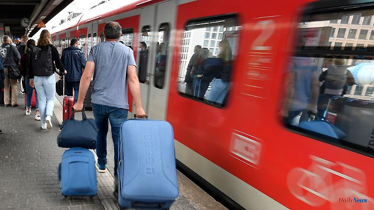 North Rhine-Westphalia: 9-euro ticket a success - overcrowded trains spoil joy