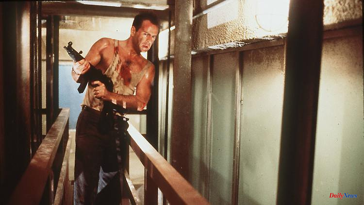34 years later: Bruce Willis visits "Die Hard" skyscraper