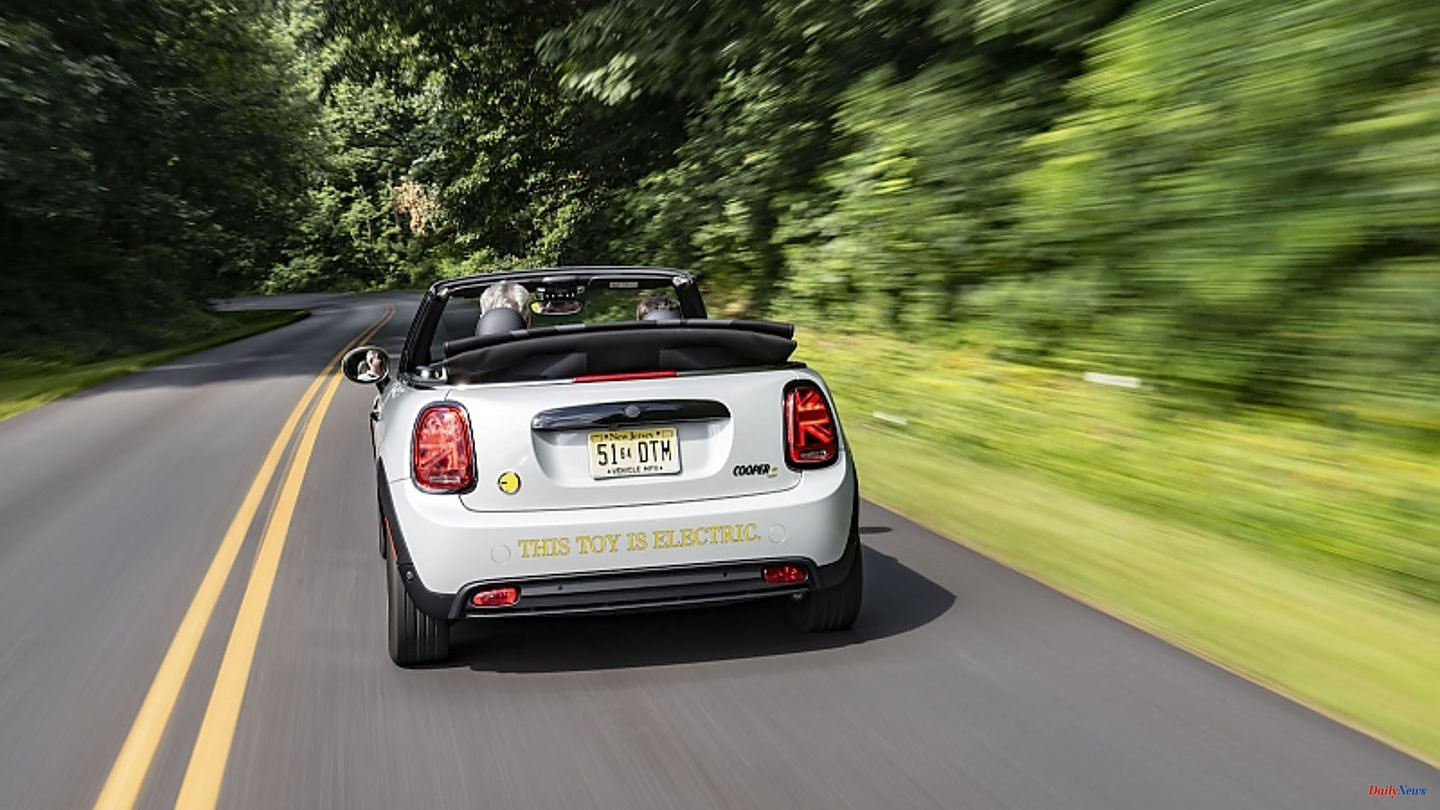 Driving report Mini, Mini Cooper SE electric car, convertible: the wind whispers quietly