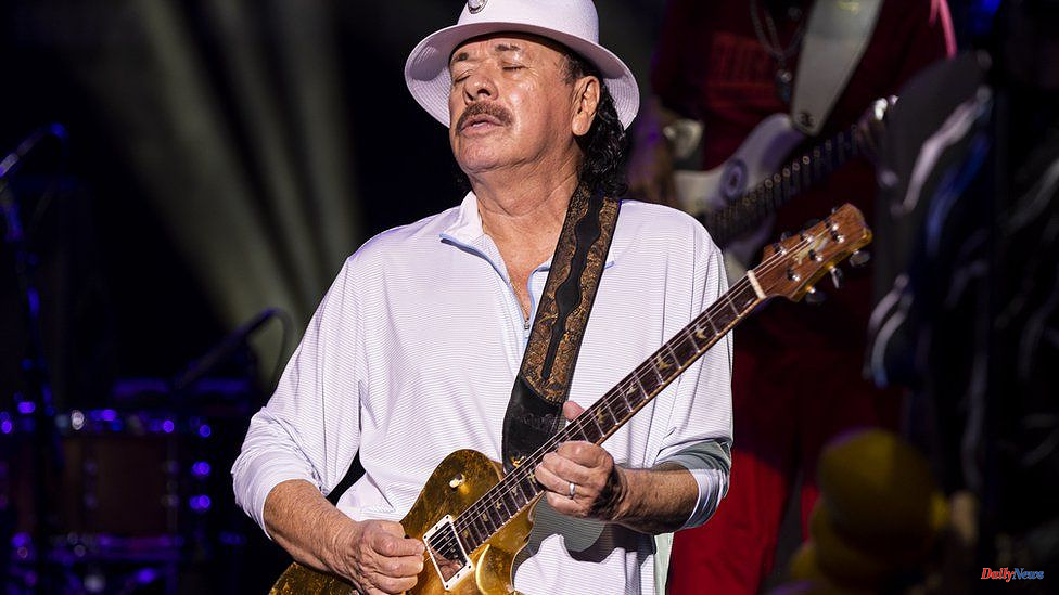 Carlos Santana: The legendary US guitarist falls on the stage